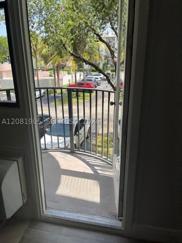 2701 Riverside Dr 203-B, Coral Springs, FL 33065