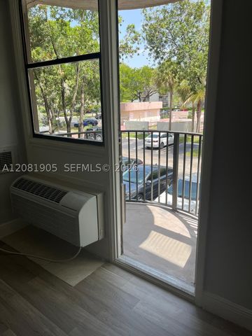 2701 Riverside Dr 203-B, Coral Springs, FL 33065