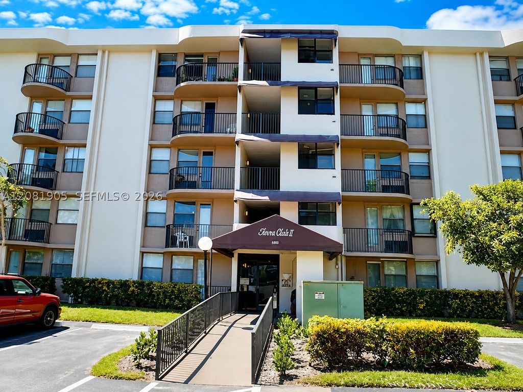 2701 Riverside Dr 203-B, Coral Springs, FL 33065