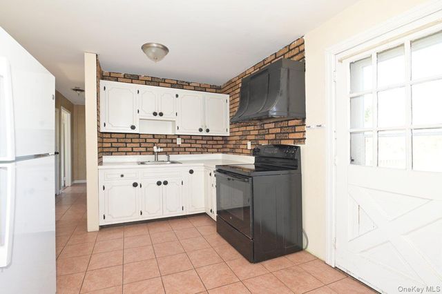 313 Warren Street, West Babylon, NY 11704