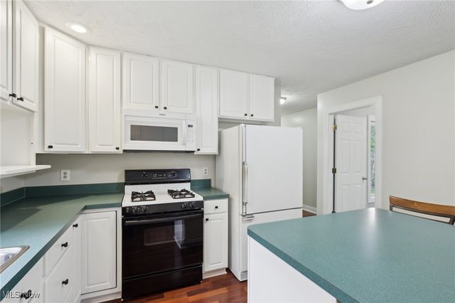 9210 Russellhurst Drive, Kirtland, OH 44094