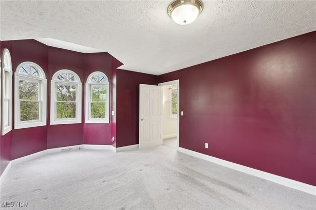 9210 Russellhurst Drive, Kirtland, OH 44094