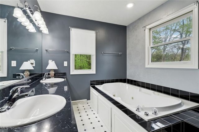 9210 Russellhurst Drive, Kirtland, OH 44094