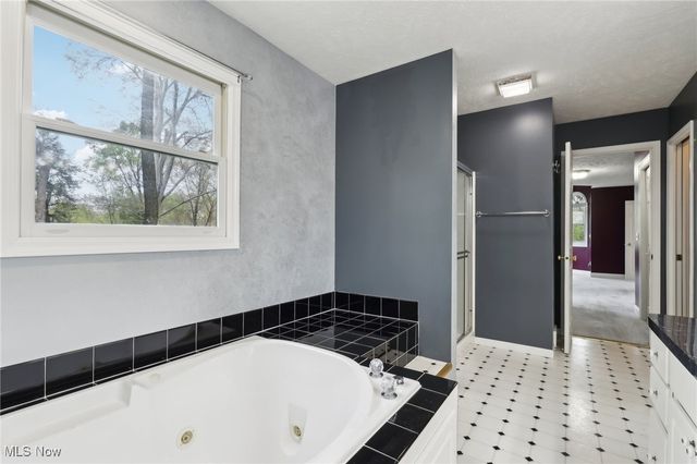 9210 Russellhurst Drive, Kirtland, OH 44094