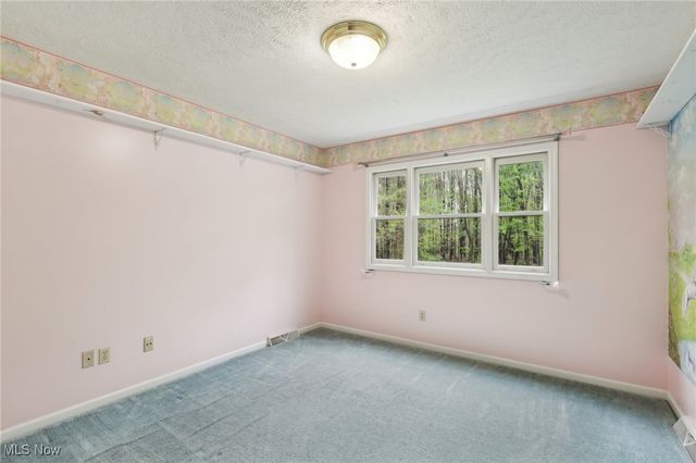 9210 Russellhurst Drive, Kirtland, OH 44094