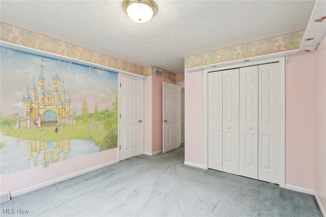 9210 Russellhurst Drive, Kirtland, OH 44094