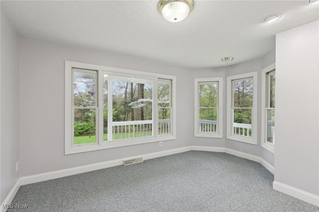 9210 Russellhurst Drive, Kirtland, OH 44094