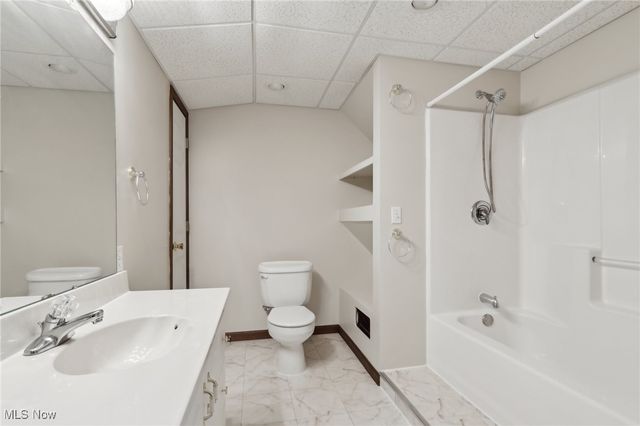 9210 Russellhurst Drive, Kirtland, OH 44094