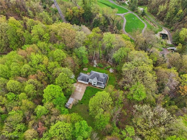 9210 Russellhurst Drive, Kirtland, OH 44094