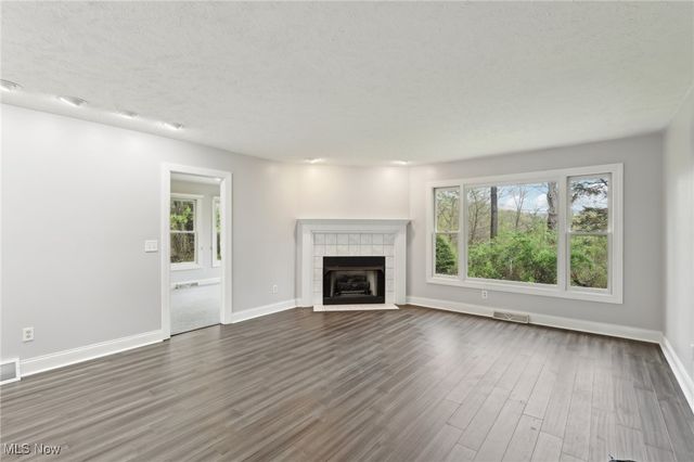 9210 Russellhurst Drive, Kirtland, OH 44094