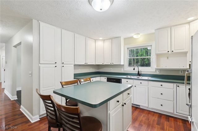 9210 Russellhurst Drive, Kirtland, OH 44094