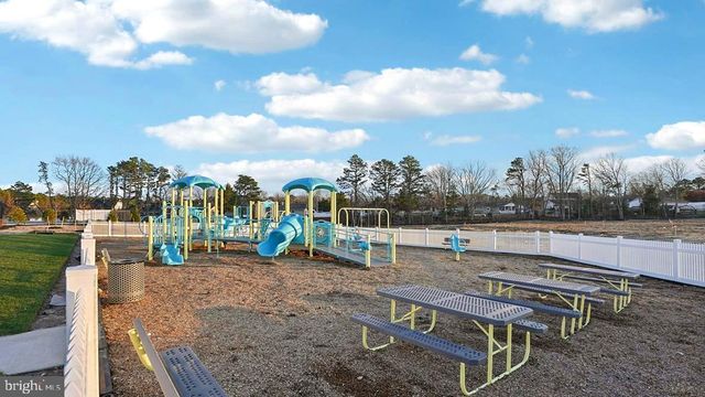 100 COROLLA DR, Egg Harbor Township, NJ 08234