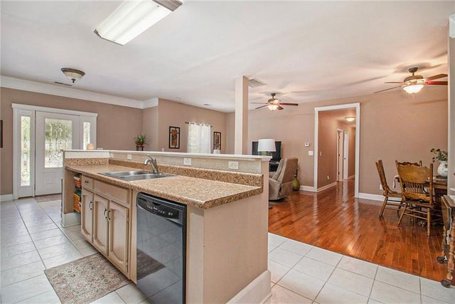 225 Meadowcliff Trail, Carrollton, GA 30116