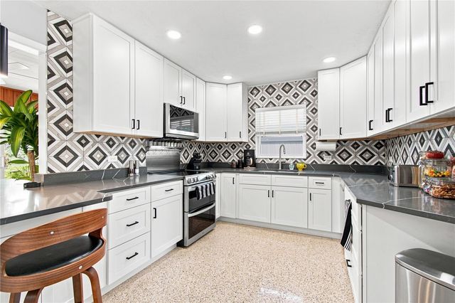 3005 10TH AVENUE N, St Petersburg, FL 33713