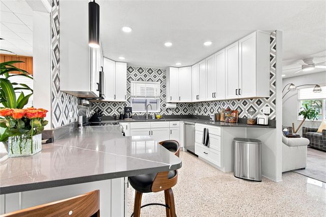 3005 10TH AVENUE N, St Petersburg, FL 33713