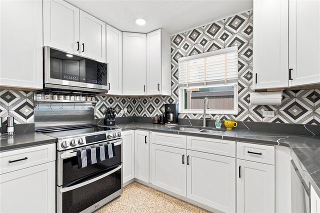 3005 10TH AVENUE N, St Petersburg, FL 33713