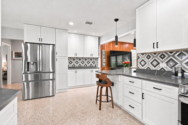 3005 10TH AVENUE N, St Petersburg, FL 33713