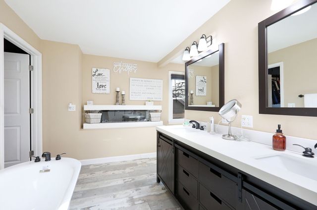 4119 70th Street, Urbandale, IA 50322