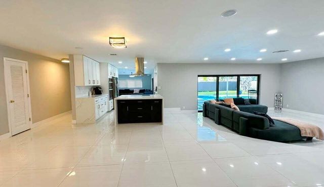 7410 SW 15th Street, Plantation, FL 33317