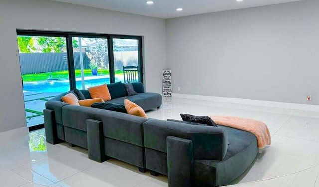 7410 SW 15th Street, Plantation, FL 33317