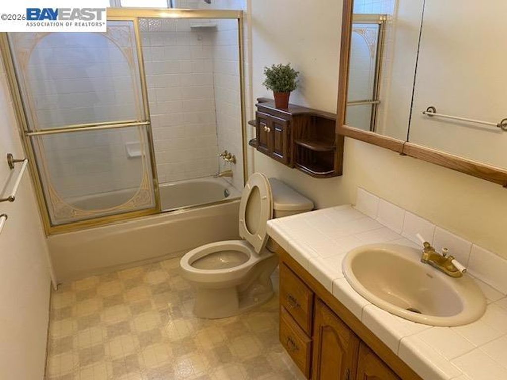 Image 12 of property listing at 16630 Cowell St, Castro Valley, CA 94578