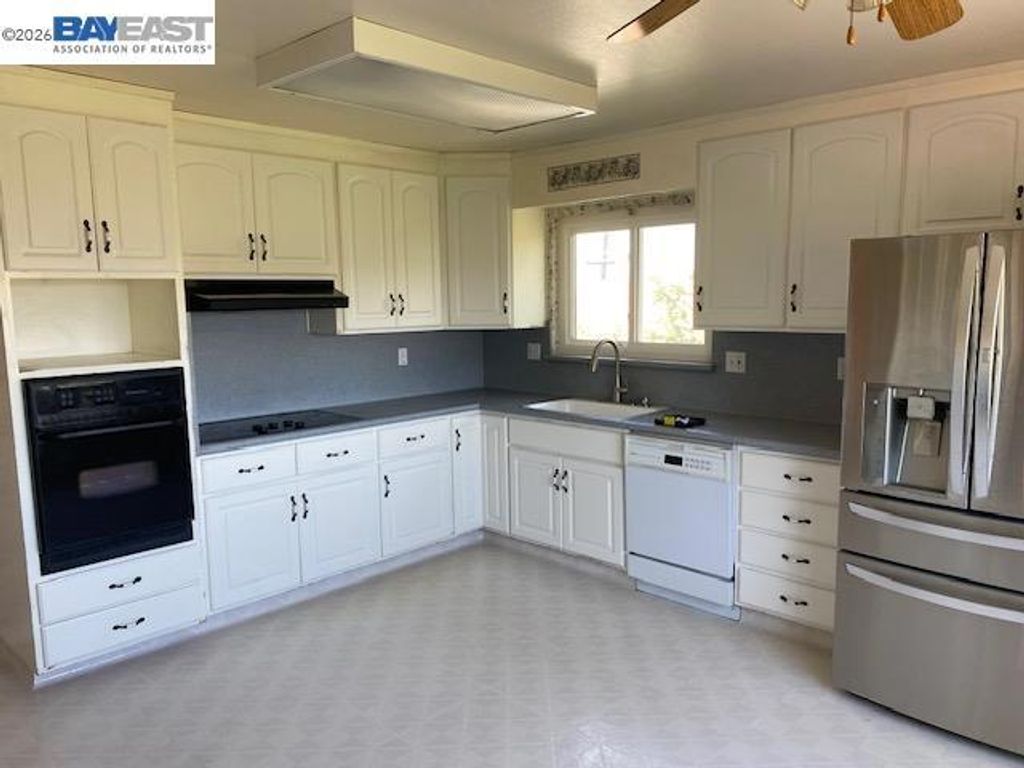 Image 13 of property listing at 16630 Cowell St, Castro Valley, CA 94578