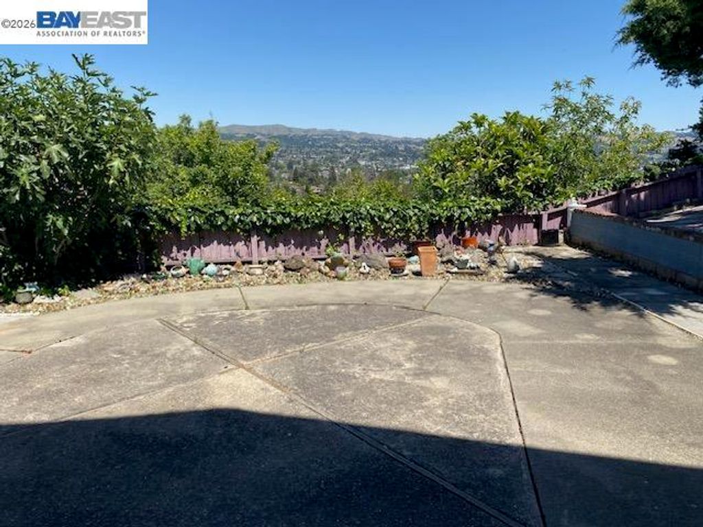 Image 19 of property listing at 16630 Cowell St, Castro Valley, CA 94578