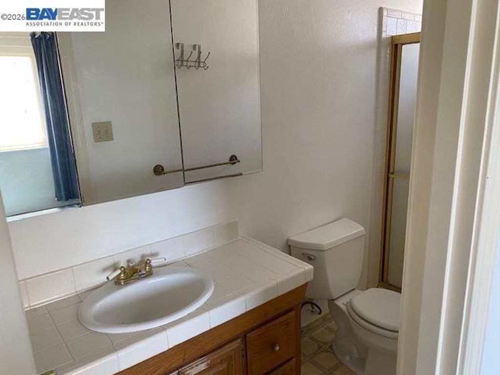 Image 9 of property listing at 16630 Cowell St, Castro Valley, CA 94578