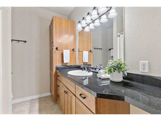 13988 Sw LAMBERT Ln, Gaston, OR 97119