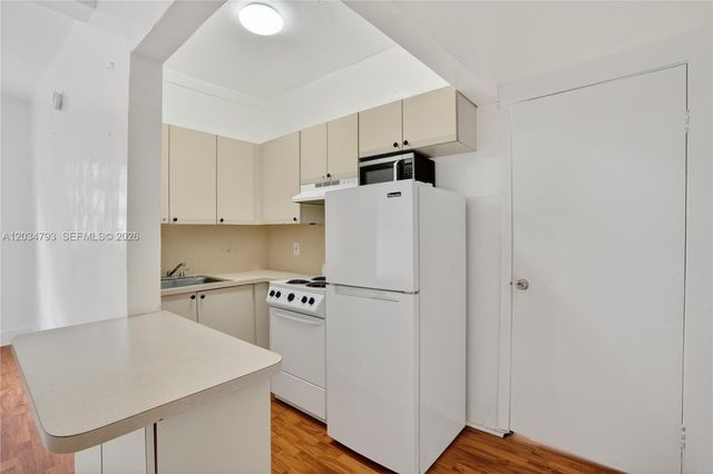 3409 S Le Jeune Rd 2, Coral Gables, FL 33134