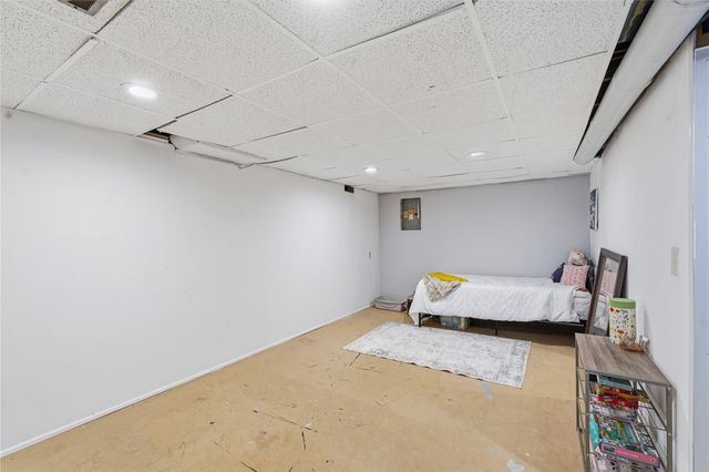 2214 50th Street, Des Moines, IA 50310