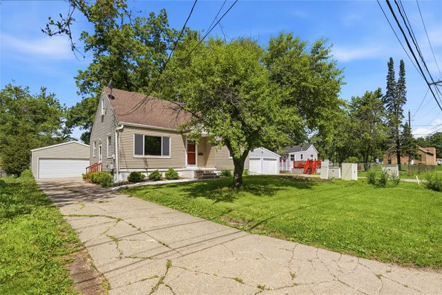 2214 50th Street, Des Moines, IA 50310
