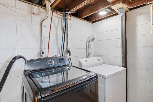 2214 50th Street, Des Moines, IA 50310
