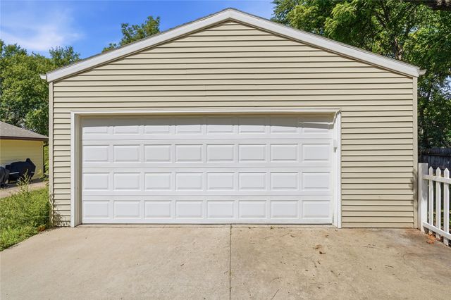 2214 50th Street, Des Moines, IA 50310