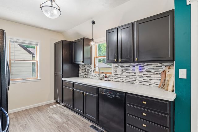 2214 50th Street, Des Moines, IA 50310
