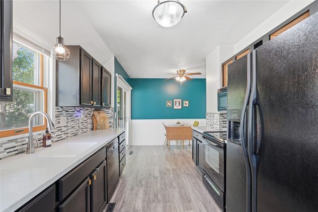 2214 50th Street, Des Moines, IA 50310