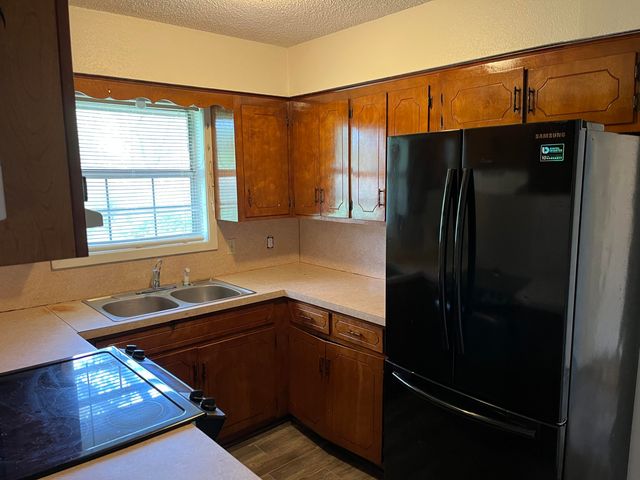 702 W North St, Leesville, LA 71446