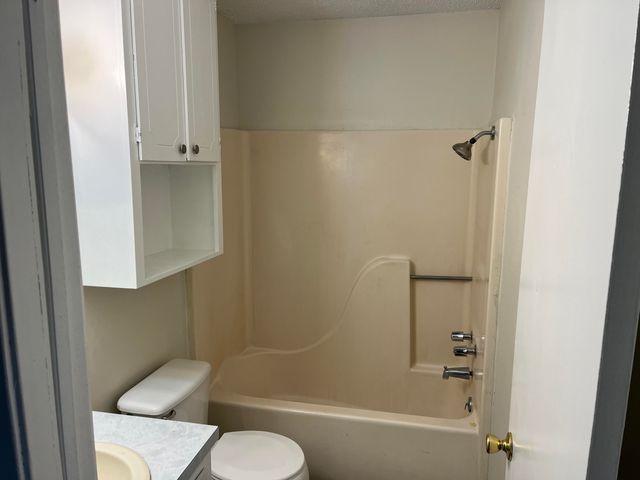 702 W North St, Leesville, LA 71446