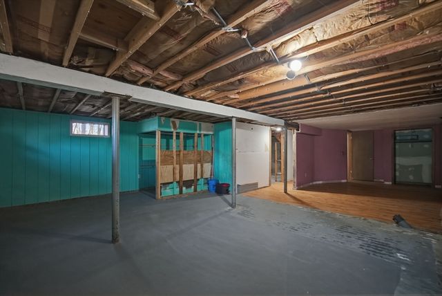 239 Hanson Dr, Springfield, MA 01128