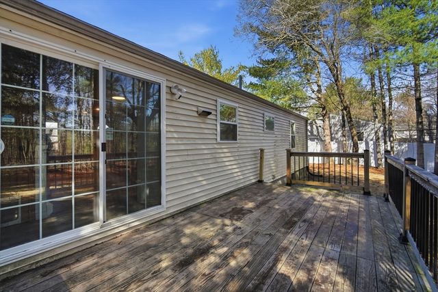 239 Hanson Dr, Springfield, MA 01128