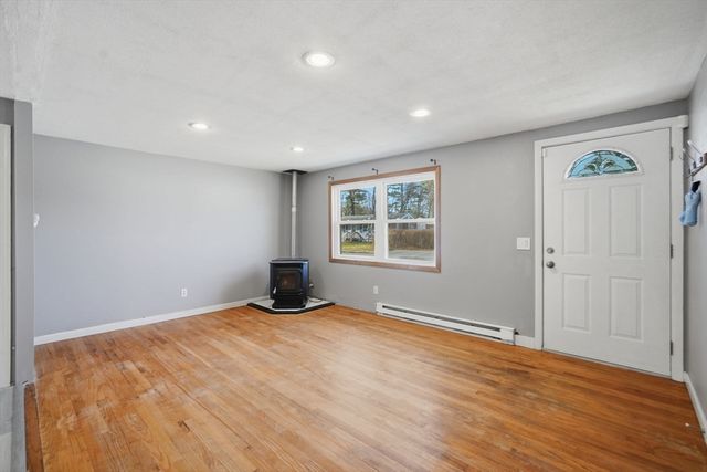 239 Hanson Dr, Springfield, MA 01128