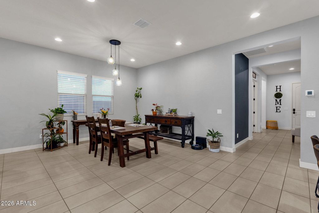 Image 19 of property listing at 7444 W SPUR Drive, Peoria, AZ 85383