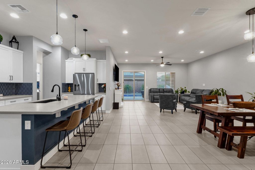 Image 8 of property listing at 7444 W SPUR Drive, Peoria, AZ 85383