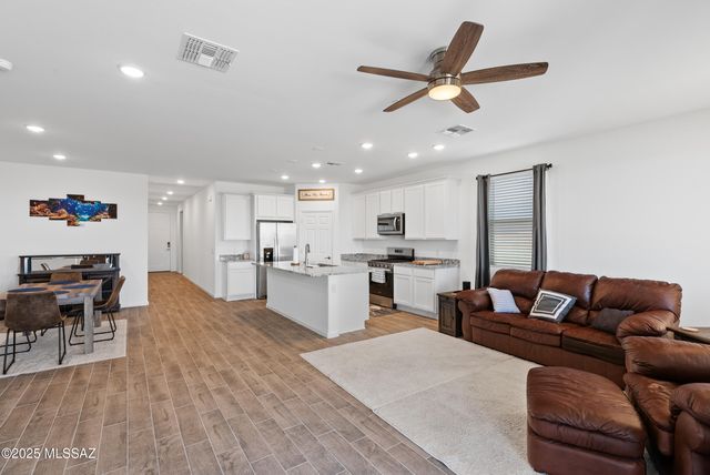 10072 S Arnold Ranch Road, Vail, AZ 85641