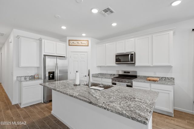 10072 S Arnold Ranch Road, Vail, AZ 85641