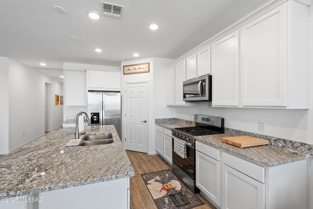 10072 S Arnold Ranch Road, Vail, AZ 85641