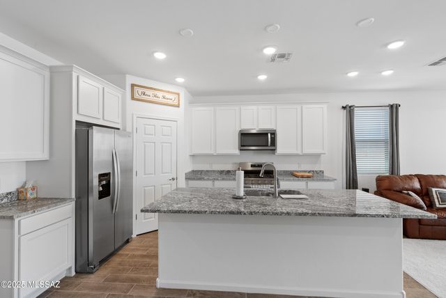 10072 S Arnold Ranch Road, Vail, AZ 85641