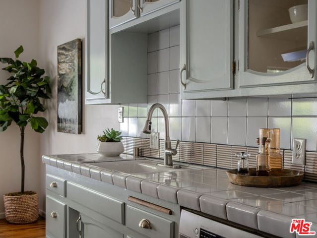 1115 N Beverly Glen Boulevard, Los Angeles, CA 90077
