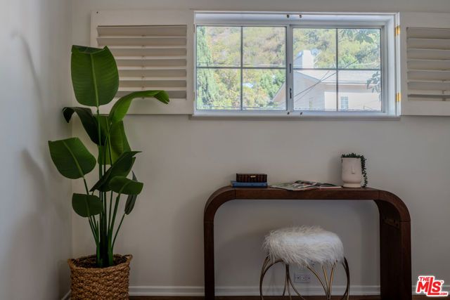 1115 N Beverly Glen Boulevard, Los Angeles, CA 90077
