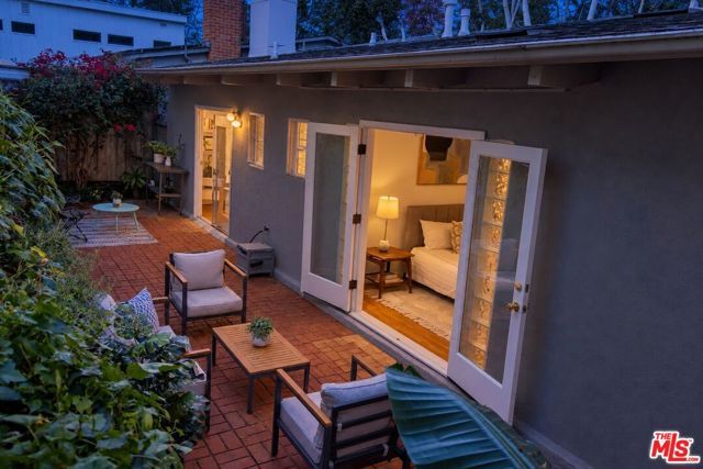 1115 N Beverly Glen Boulevard, Los Angeles, CA 90077